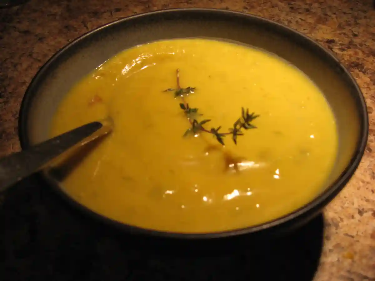 Zuppa cremosa e ricca di zucca (senza glutine)